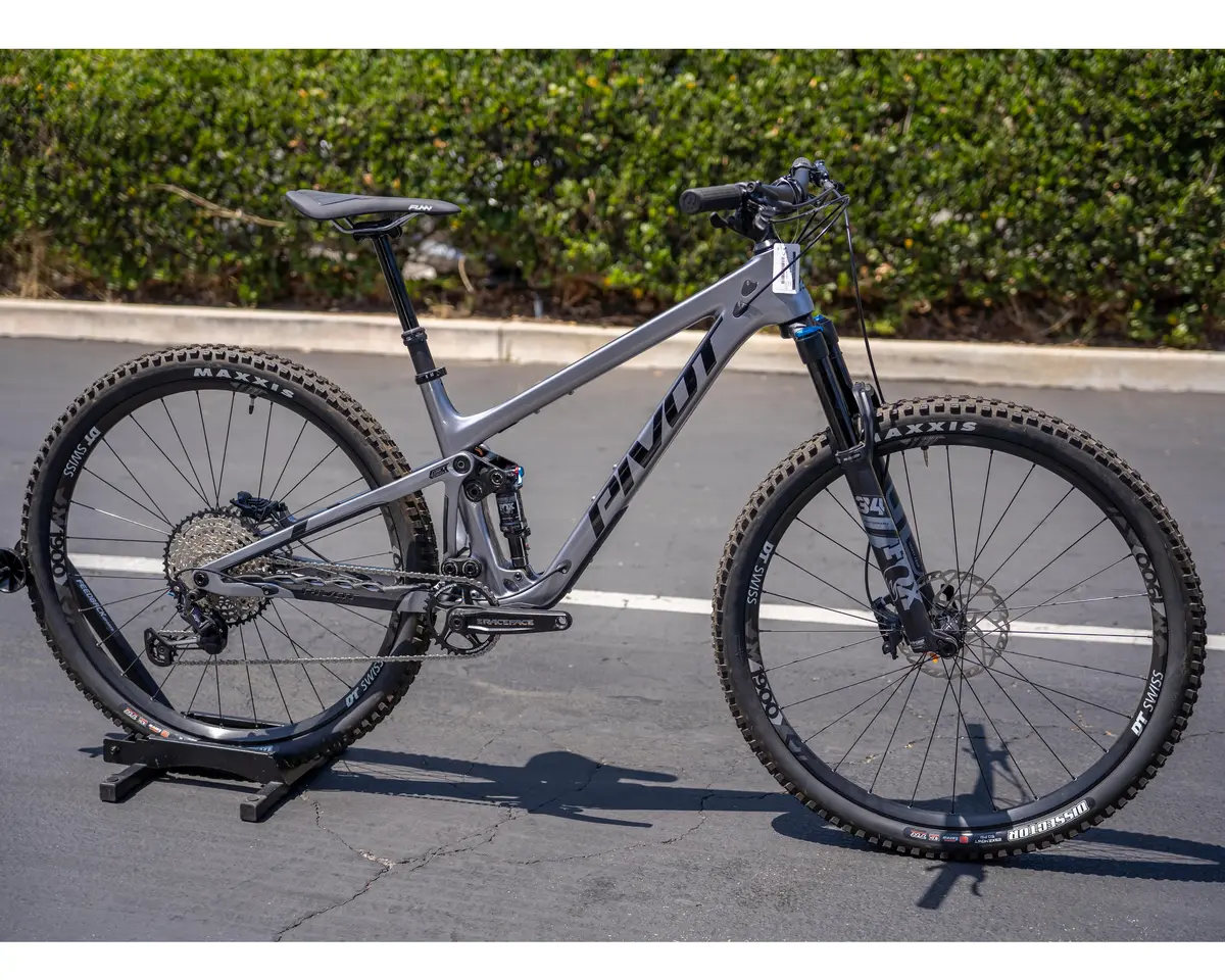 2021 Pivot Trail 429 V3 Race Xt Met Silver Md 1