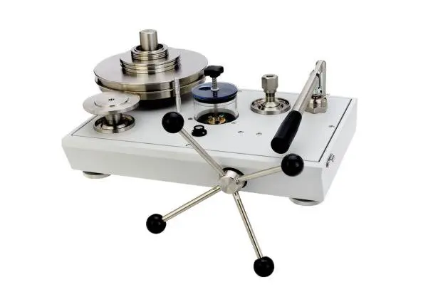 Fluke Oil Deadwieght Tester, 140 Mpa, Shell T-32 Oil 1