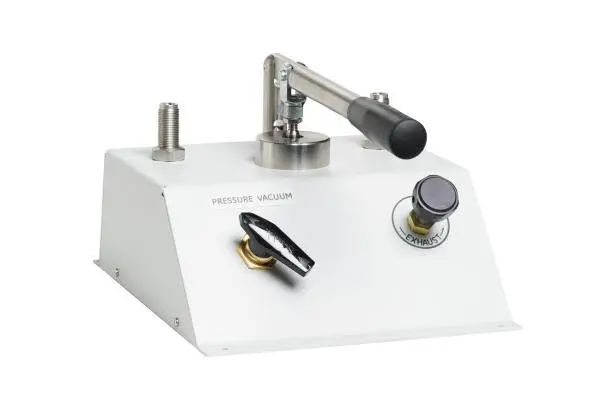 Fluke Pneumatic Test Pump, Vacuum To 2 Mpa (300 Psi) (Item No. 4185651) 1