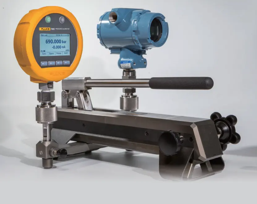 Fluke 730G Series Pneumatic/Hydraulic Test Pumps (Item No. 5258448, 5258453, 5258466, 5258475) 1