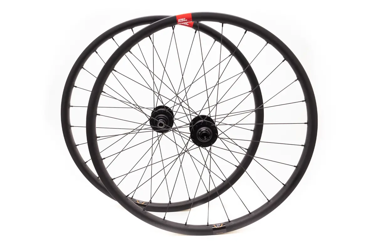 Santa Cruz Reserve 27, Chris King Hg Iso Boost 27.5" Wheelset Matte Blk 1