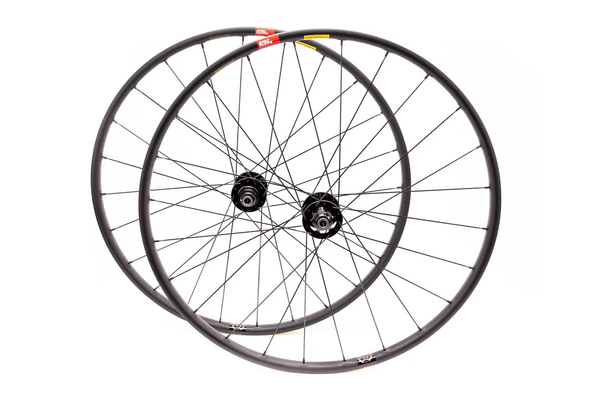 Santa Cruz Reserve 22,  Chris King Xdr R45d 700C Wheelset Blk 1
