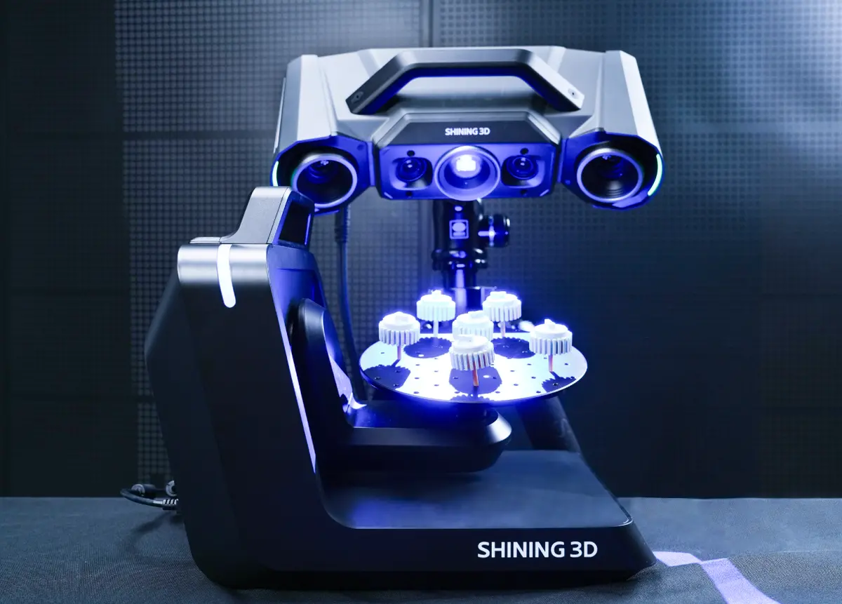 Shining 3D Automatic Dual-Axis Turntable 2
