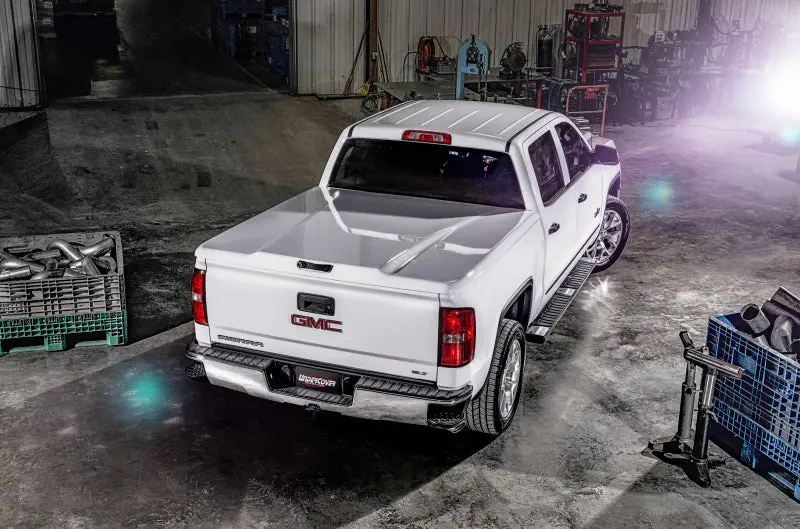 Undercover Elite Lx Retractable Tonneau Cover For 2019–2020 Gmc Sierra 1500 With Multipro Tailgate – Smokey Quartz Metallic 2